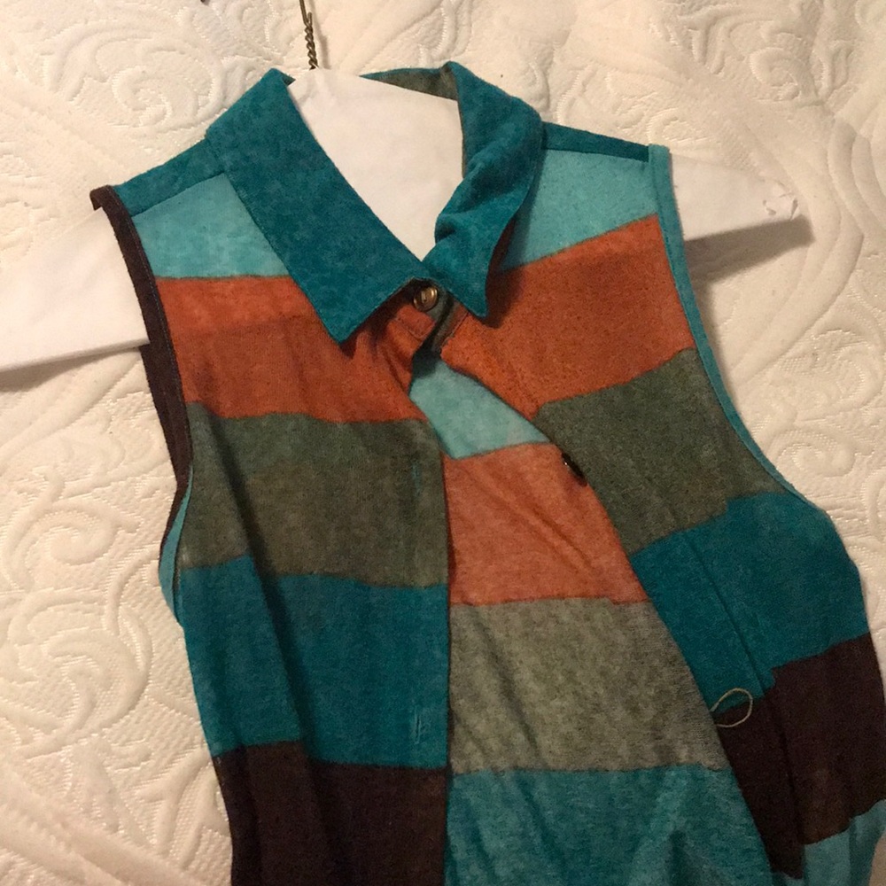 Tops - Picture 2 of 3